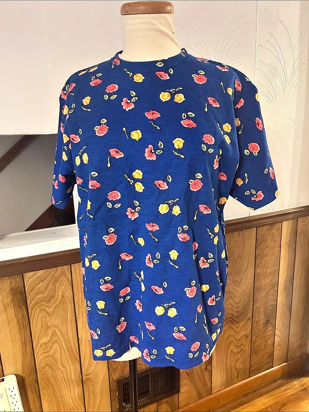 Bobbie Brooks Floral Short Sleeve Tee in Blue Size Large